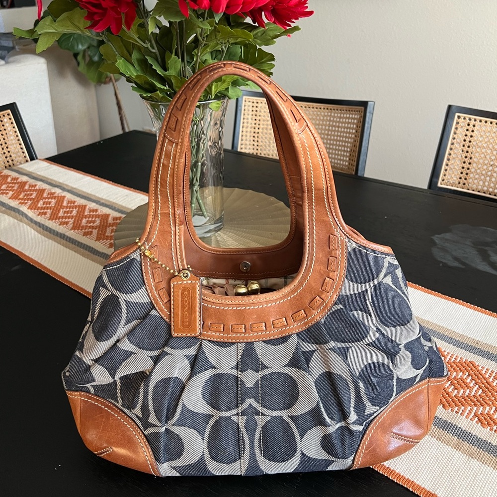 💙 Authentic Coach Ergo Denim Pleated Signature Framed Kiss- Lock Hobo
